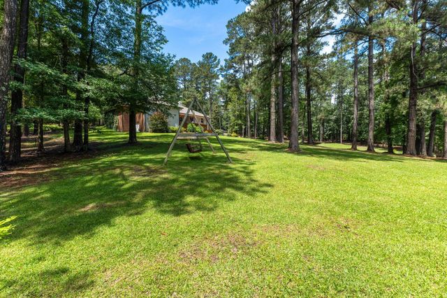 203 Buccaneer Dr., Hattiesburg, MS 39402