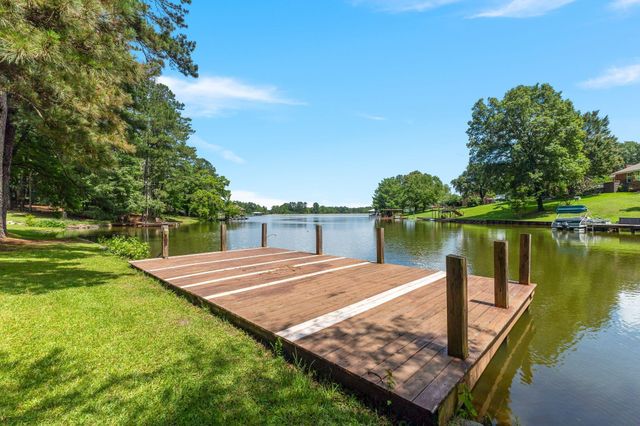 203 Buccaneer Dr., Hattiesburg, MS 39402