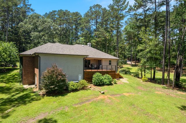 203 Buccaneer Dr., Hattiesburg, MS 39402