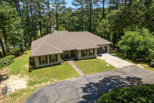 203 Buccaneer Dr., Hattiesburg, MS 39402