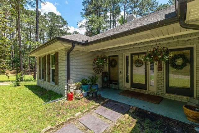 203 Buccaneer Dr., Hattiesburg, MS 39402