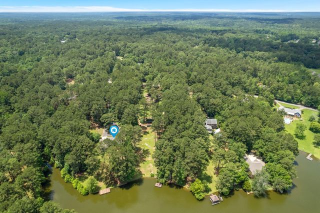 203 Buccaneer Dr., Hattiesburg, MS 39402