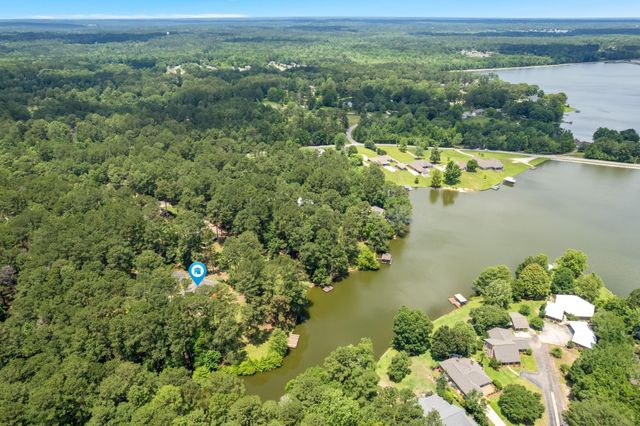 203 Buccaneer Dr., Hattiesburg, MS 39402