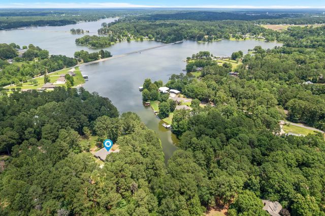 203 Buccaneer Dr., Hattiesburg, MS 39402