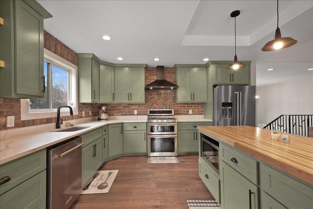 8183 Old Oak Drive, Demotte, IN 46310