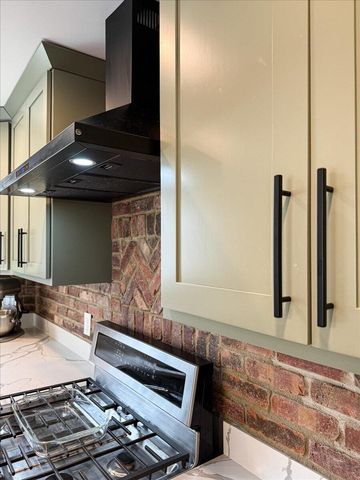 8183 Old Oak Drive, Demotte, IN 46310