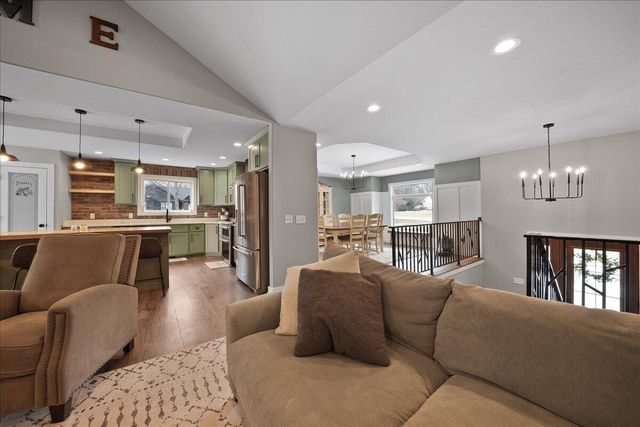 8183 Old Oak Drive, Demotte, IN 46310