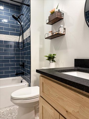 8183 Old Oak Drive, Demotte, IN 46310