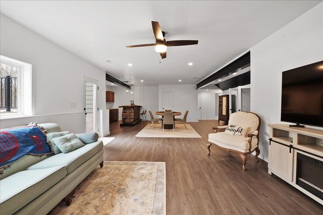 8183 Old Oak Drive, Demotte, IN 46310