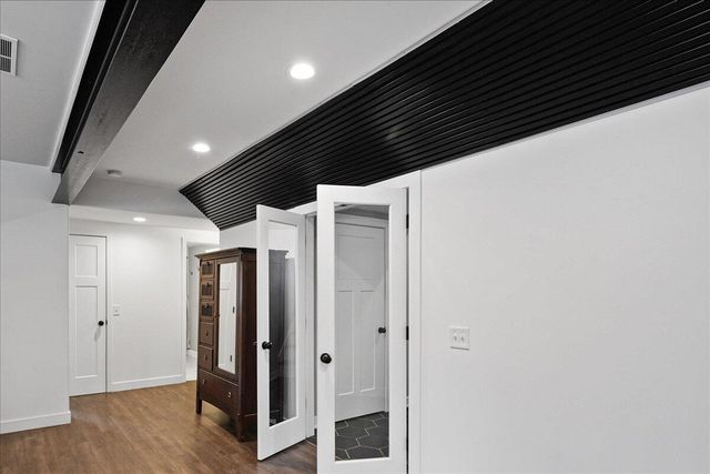 8183 Old Oak Drive, Demotte, IN 46310