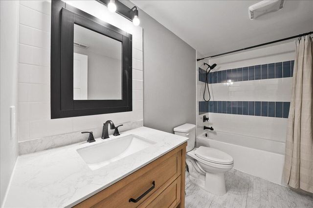 8183 Old Oak Drive, Demotte, IN 46310