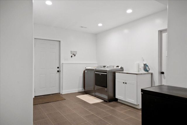 8183 Old Oak Drive, Demotte, IN 46310