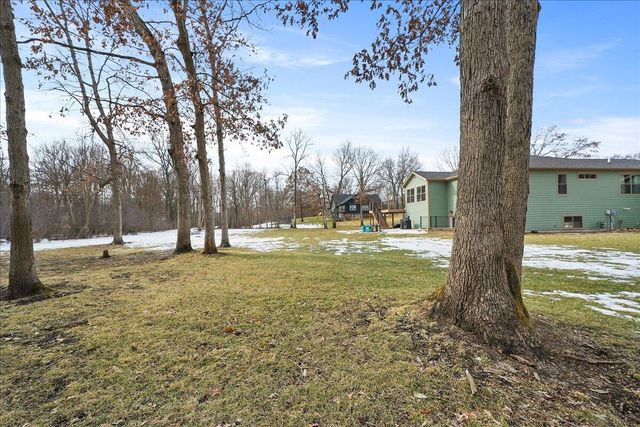 8183 Old Oak Drive, Demotte, IN 46310