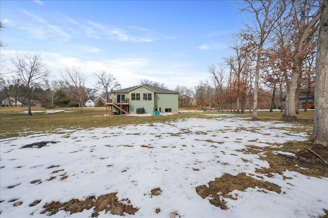 8183 Old Oak Drive, Demotte, IN 46310