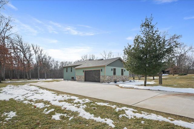 8183 Old Oak Drive, Demotte, IN 46310