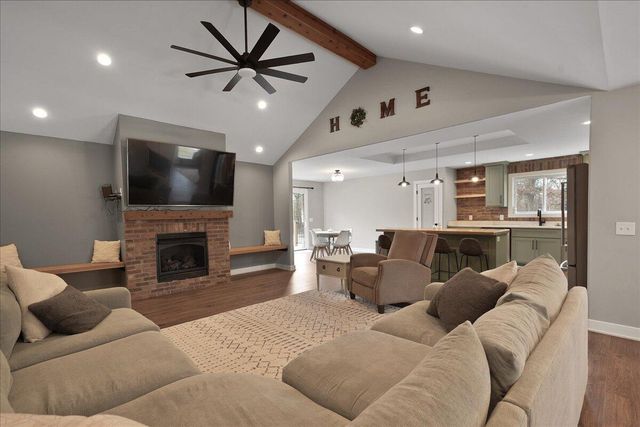 8183 Old Oak Drive, Demotte, IN 46310