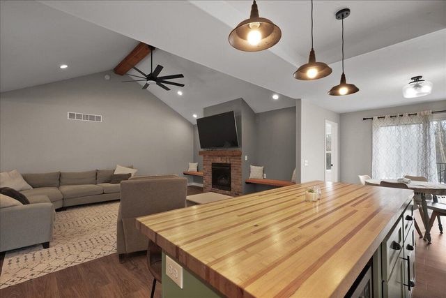 8183 Old Oak Drive, Demotte, IN 46310