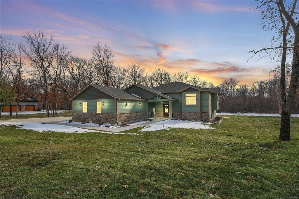 8183 Old Oak Drive, Demotte, IN 46310