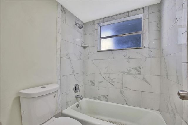 4050 NW 42nd Avenue 312, Lauderdale Lakes, FL 33319