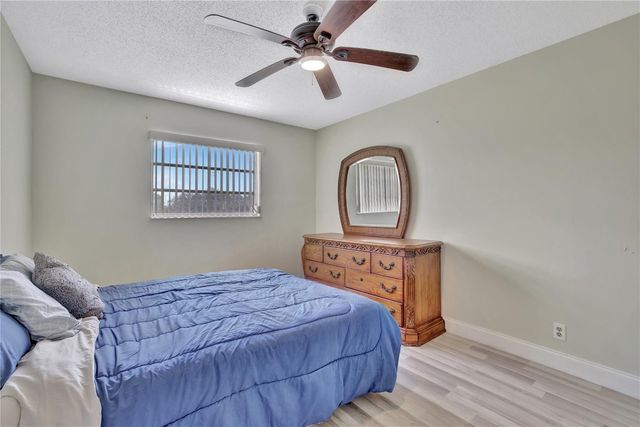 4050 NW 42nd Avenue 312, Lauderdale Lakes, FL 33319