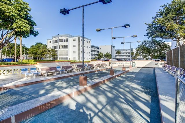 4050 NW 42nd Avenue 312, Lauderdale Lakes, FL 33319