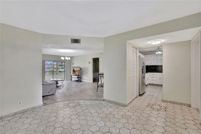 4050 NW 42nd Avenue 312, Lauderdale Lakes, FL 33319