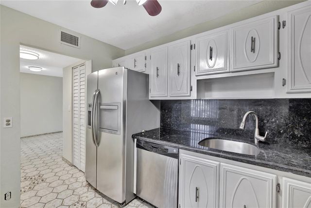 4050 NW 42nd Avenue 312, Lauderdale Lakes, FL 33319