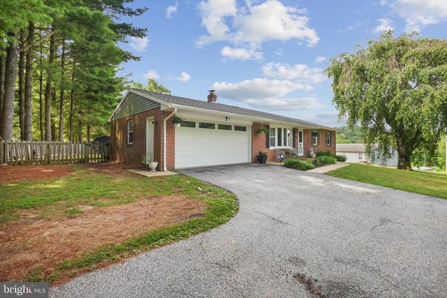 493 WINDY HILL RD, New Freedom, PA 17349