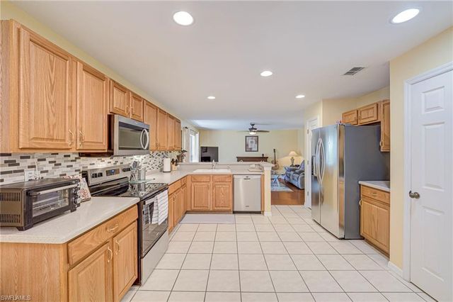 8889 Fawn Ridge DR, Fort Myers, FL 33912