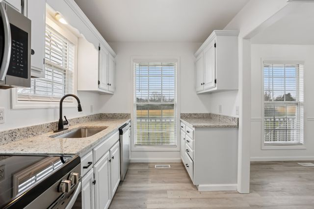 1101 Bugscuffle Rd, Wartrace, TN 37183