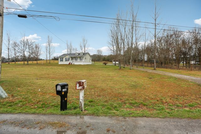 1101 Bugscuffle Rd, Wartrace, TN 37183
