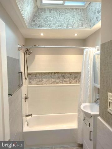 6669 CHURCH LN, Upper Darby, PA 19082