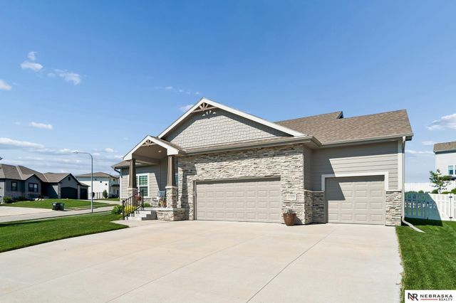 11976 S 113th Street, Papillion, NE 68046