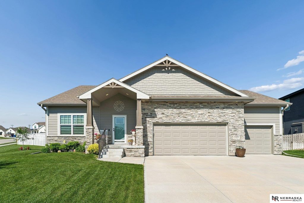11976 S 113th Street, Papillion, NE 68046