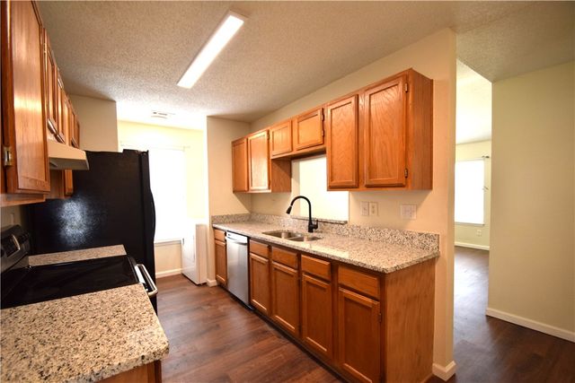 207 16th Street, Bentonville, AR 72712