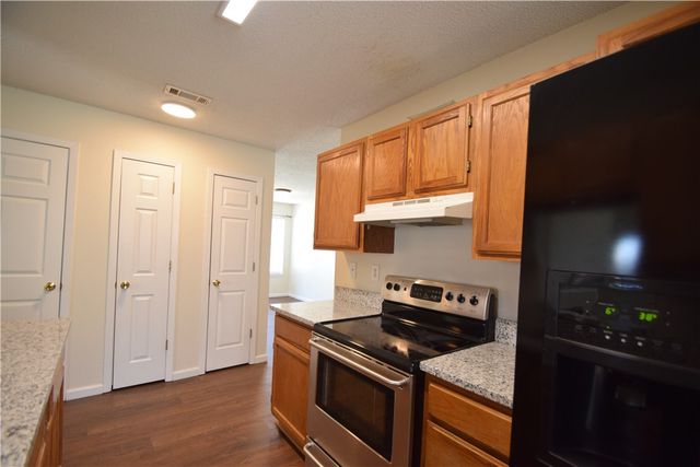 207 16th Street, Bentonville, AR 72712