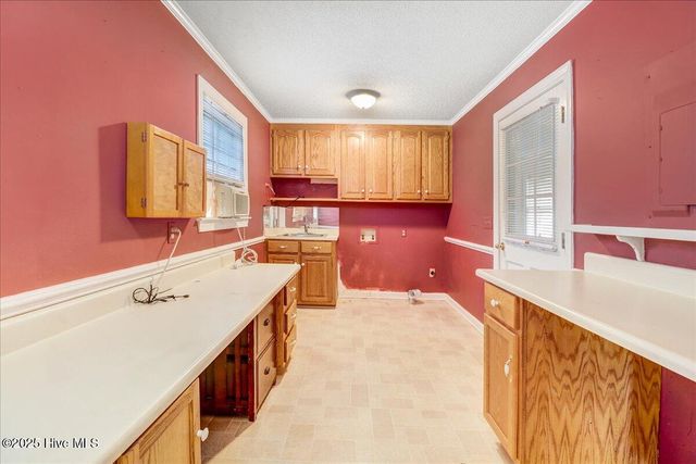 2660 Saint John Circle Na, Kinston, NC 28504