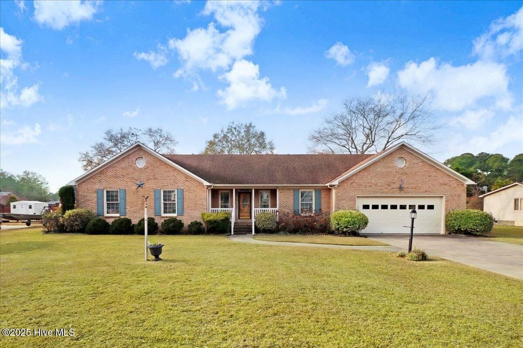 2660 Saint John Circle Na, Kinston, NC 28504