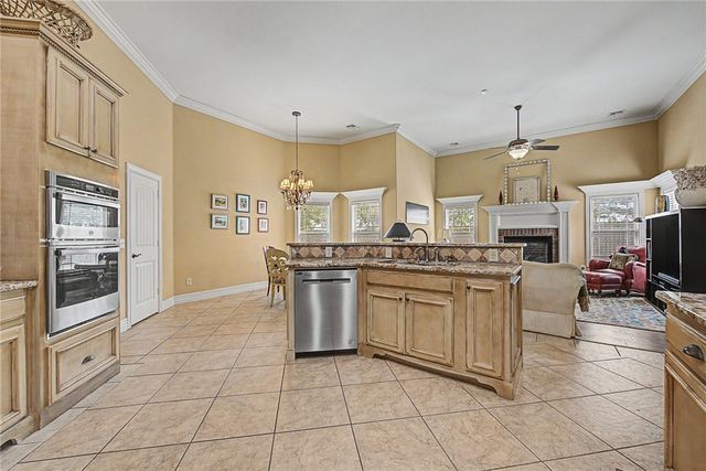 4312 W Woodview Drive, Rogers, AR 72758