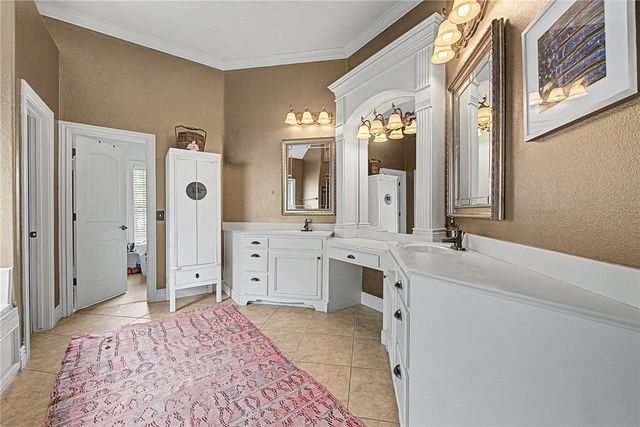 4312 W Woodview Drive, Rogers, AR 72758