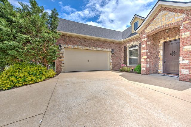 4312 W Woodview Drive, Rogers, AR 72758