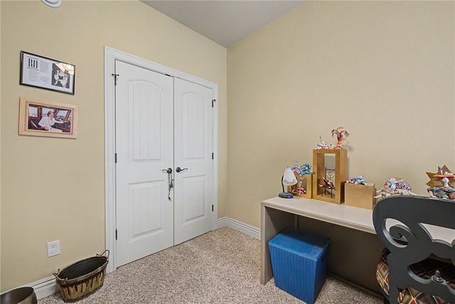 4312 W Woodview Drive, Rogers, AR 72758