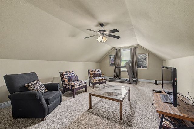 4312 W Woodview Drive, Rogers, AR 72758