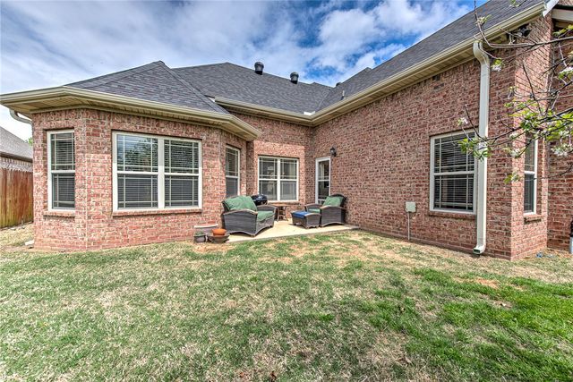 4312 W Woodview Drive, Rogers, AR 72758