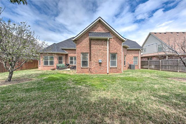 4312 W Woodview Drive, Rogers, AR 72758