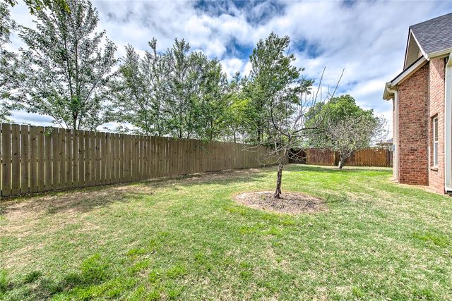 4312 W Woodview Drive, Rogers, AR 72758