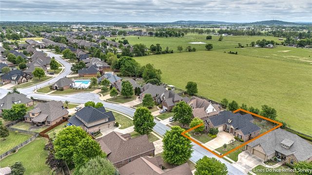 4312 W Woodview Drive, Rogers, AR 72758