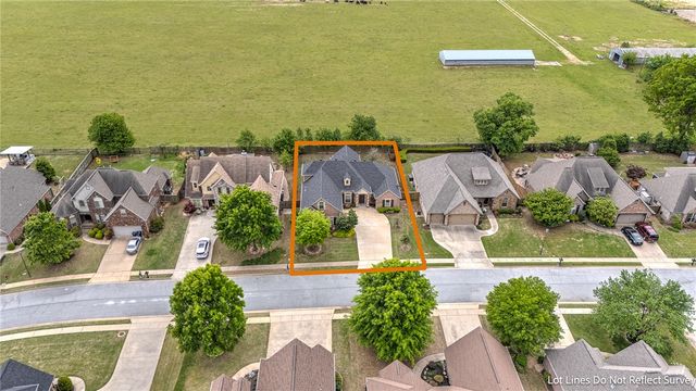 4312 W Woodview Drive, Rogers, AR 72758
