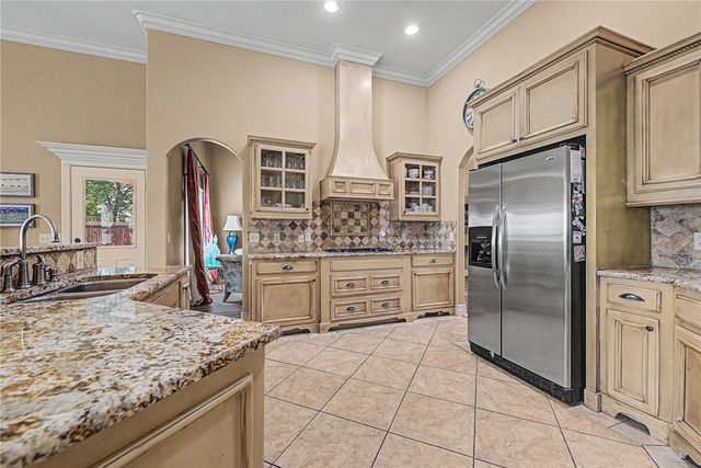 4312 W Woodview Drive, Rogers, AR 72758