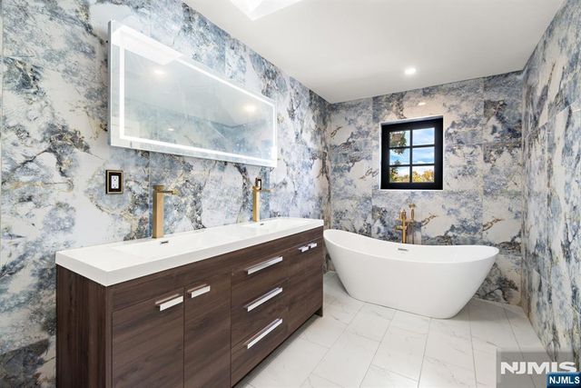 548 Teaneck Road, Ridgefield Park, NJ 07660